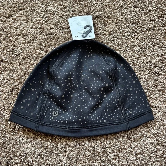 LULULEMON  NWT Reflective Fleece Running Beanie Hat LULULEMON FLEECE REFLECTIVE RUNNING BEANIE, BLACK, NWT | eBay main image 3